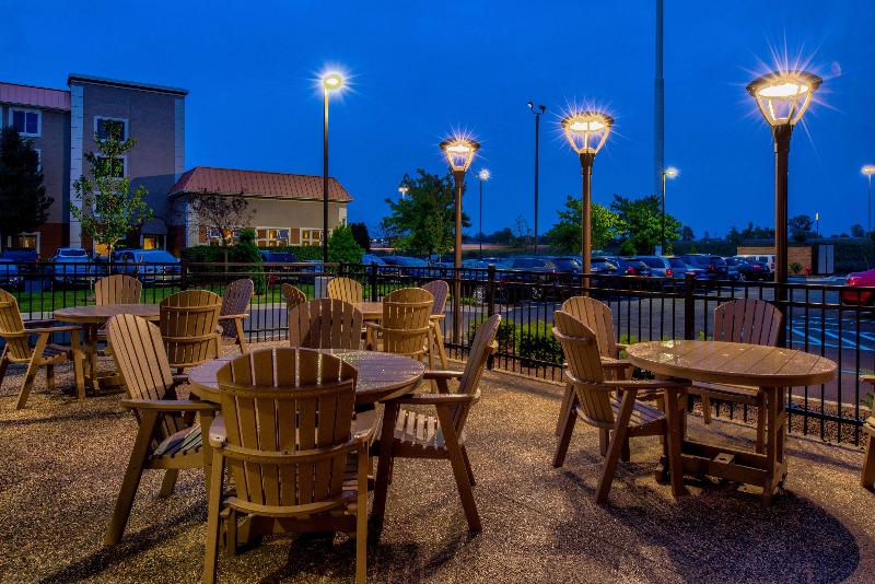 Hampton Inn & Suites Wixom image