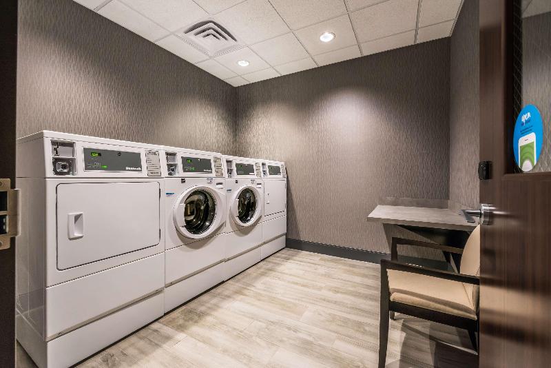 Hampton Inn & Suites Wixom image