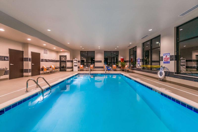 Hampton Inn & Suites Wixom image