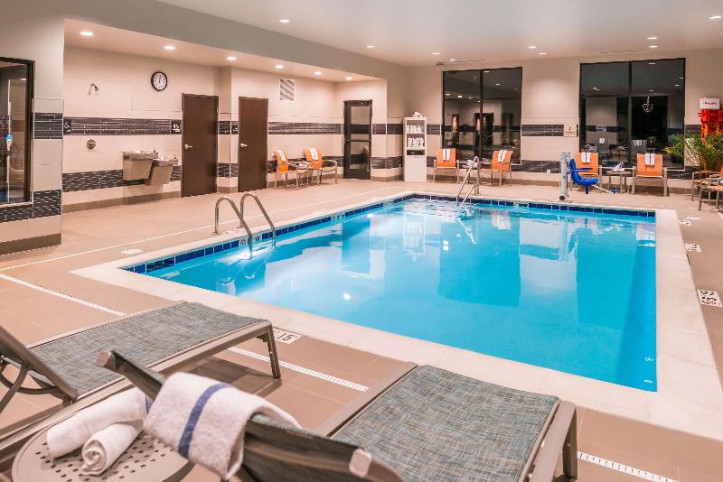 Hampton Inn & Suites Wixom image