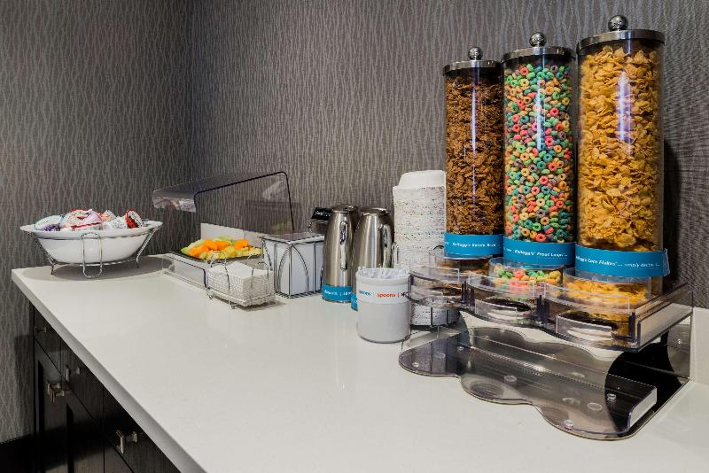 Hampton Inn & Suites Wixom image