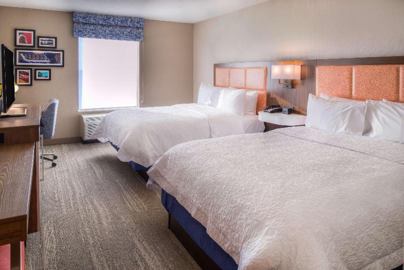Hampton Inn & Suites Wixom image