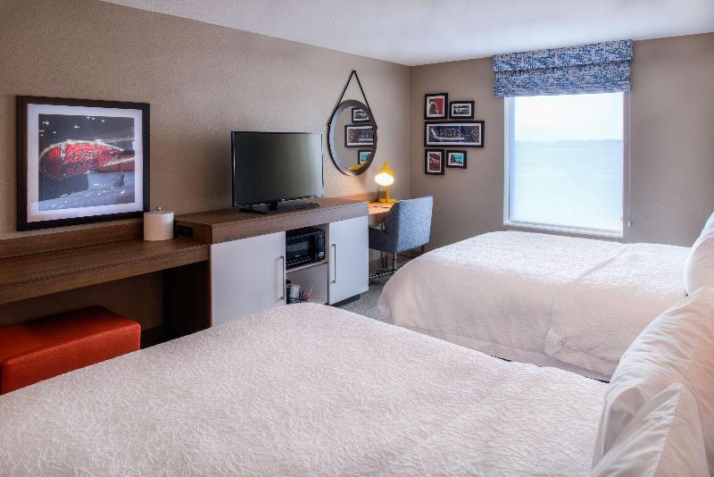 Hampton Inn & Suites Wixom image
