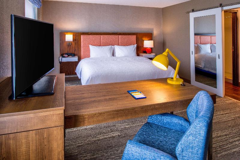 Hampton Inn & Suites Wixom image