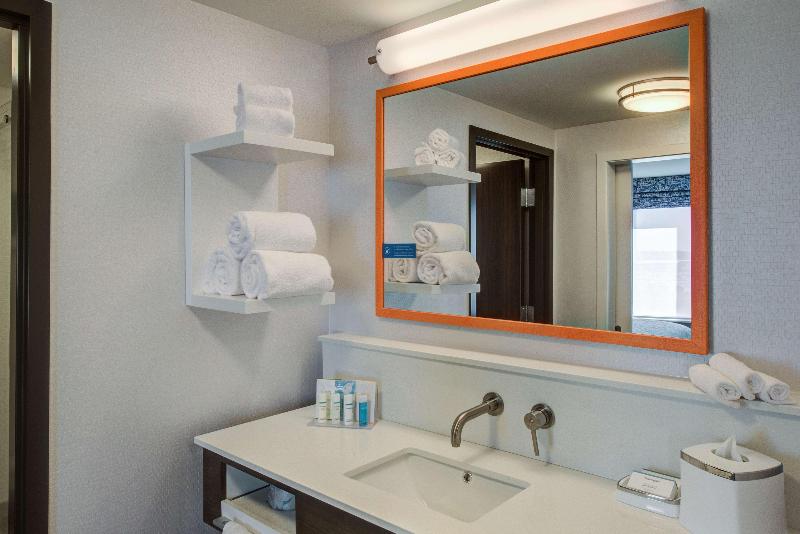 Hampton Inn & Suites Wixom image