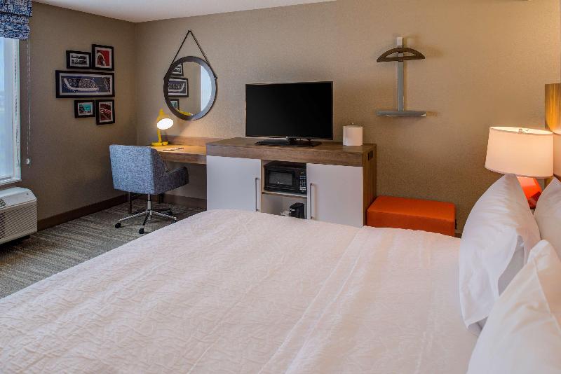 Hampton Inn & Suites Wixom image