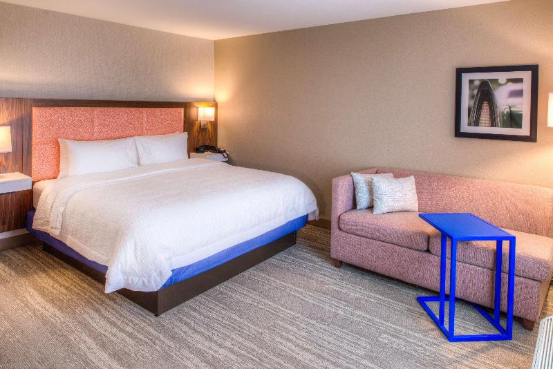 Hampton Inn & Suites Wixom image