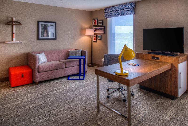 Hampton Inn & Suites Wixom image