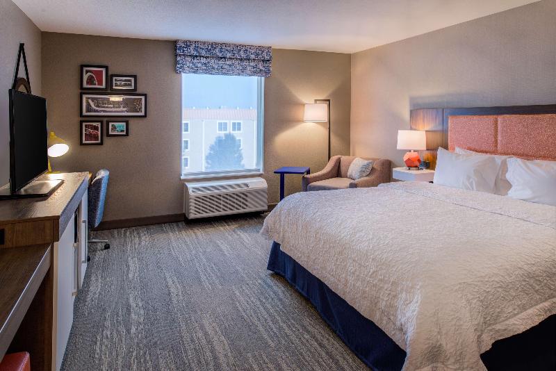 Hampton Inn & Suites Wixom image