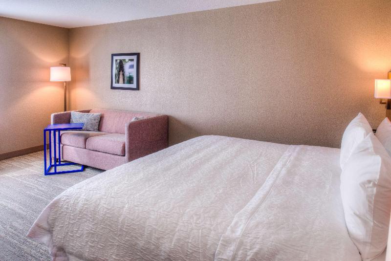 Hampton Inn & Suites Wixom image