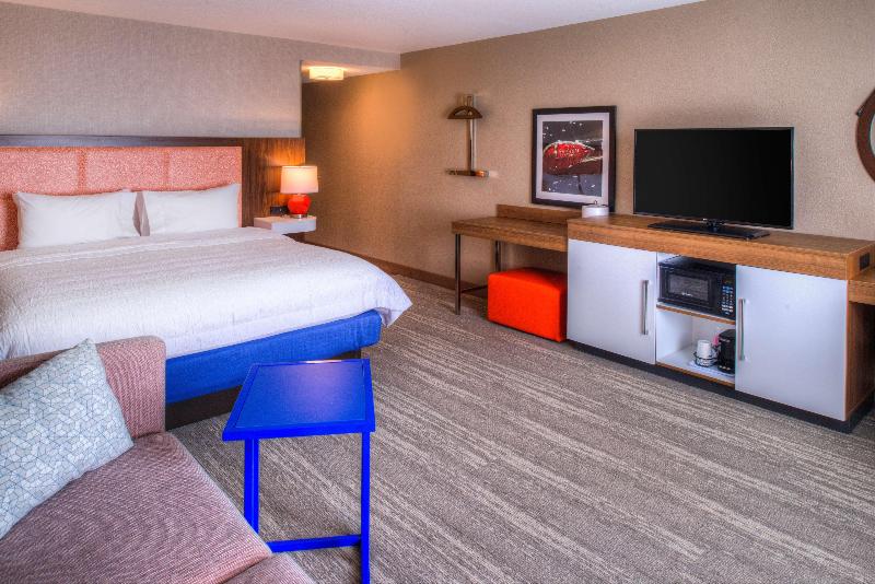 Hampton Inn & Suites Wixom image