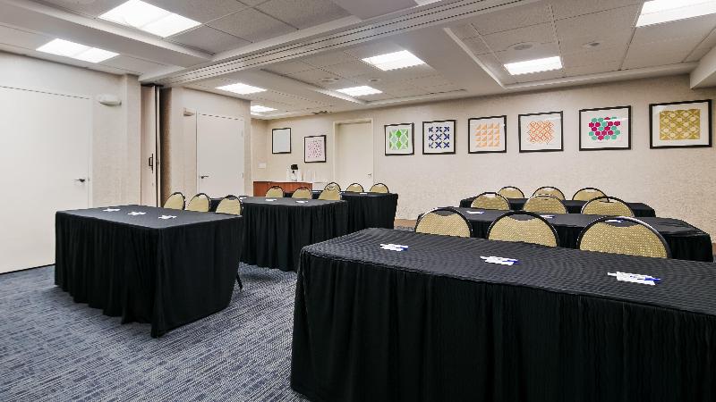 Holiday Inn Express & Suites Everett image