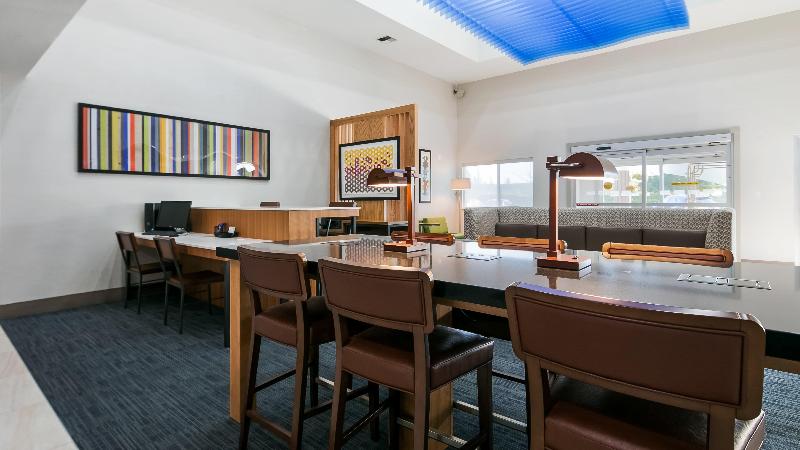 Holiday Inn Express & Suites Everett image