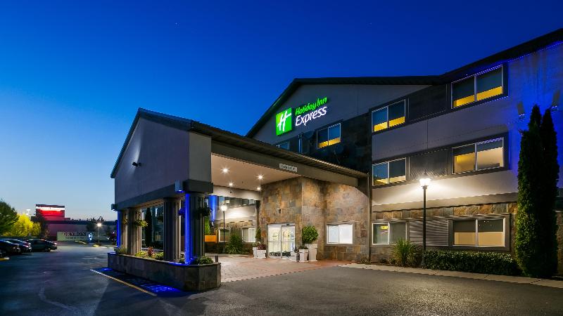 Holiday Inn Express & Suites Everett image
