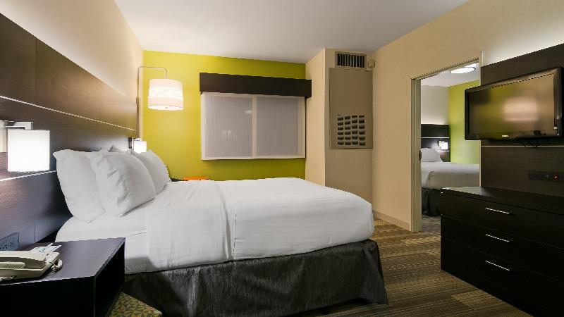 Holiday Inn Express & Suites Everett image