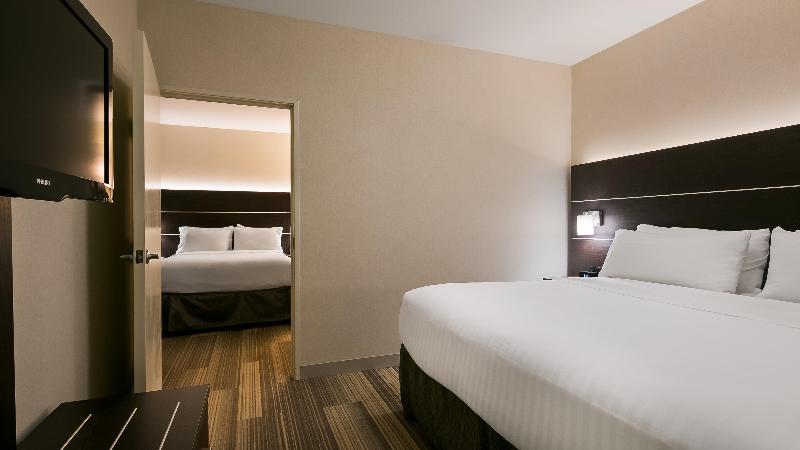 Holiday Inn Express & Suites Everett image