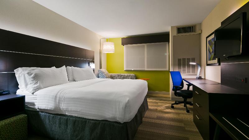 Holiday Inn Express & Suites Everett image