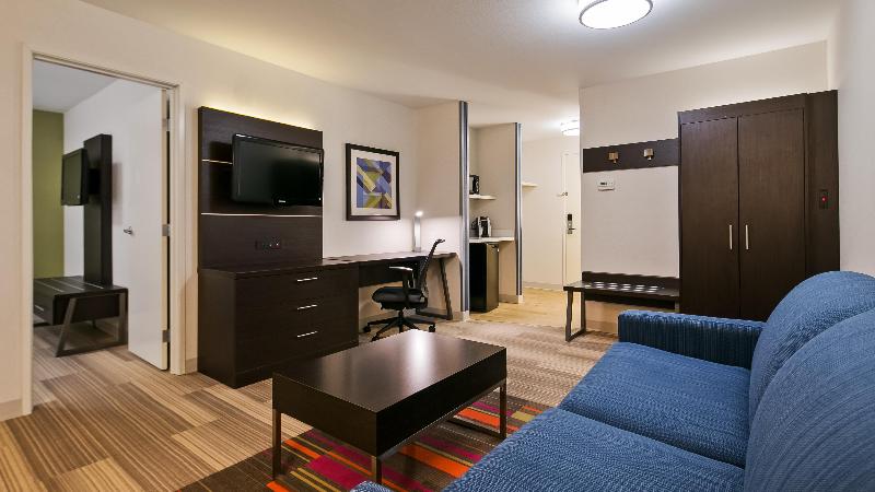 Holiday Inn Express & Suites Everett image