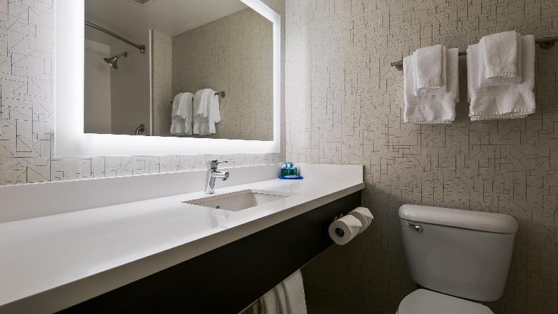 Holiday Inn Express & Suites Everett image