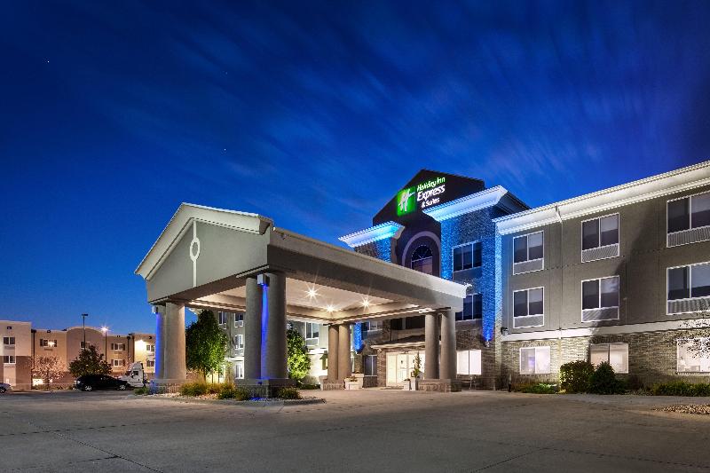 Holiday Inn Express Suites Bellevue Omaha Area