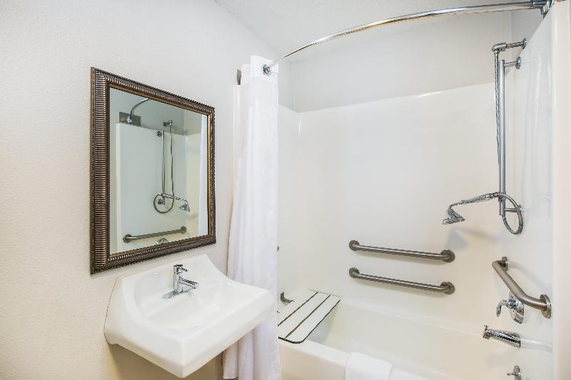 Holiday Inn Express Suites Bellevue Omaha Area photo 22