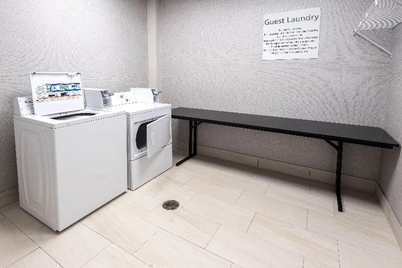 Holiday Inn Express Suites Commerce