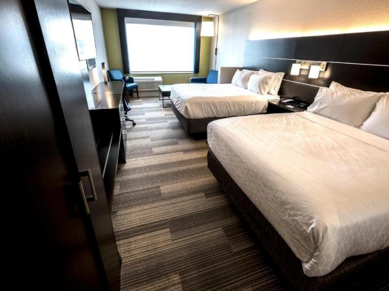 Holiday Inn Express Suites Commerce image