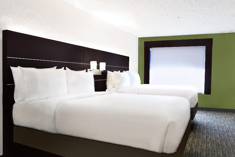 Holiday Inn Express New Orleans East photo 16