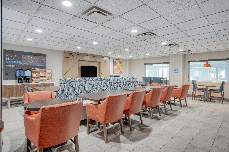 Holiday Inn Express & Suites Columbus Airport IHG image