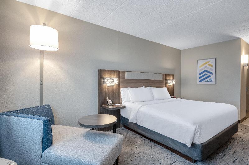 Holiday Inn Express & Suites Columbus Airport IHG image
