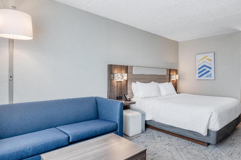 Holiday Inn Express & Suites Columbus Airport IHG image