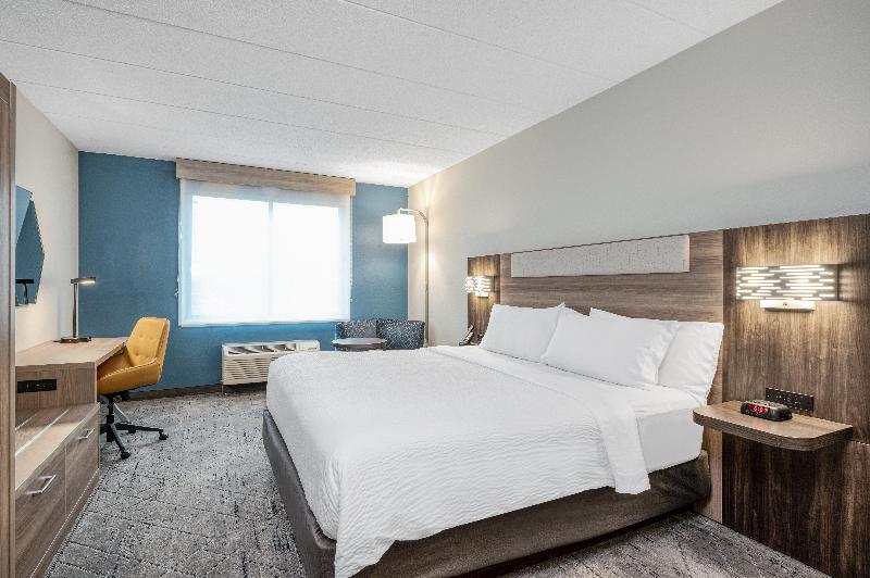 Holiday Inn Express & Suites Columbus Airport IHG image