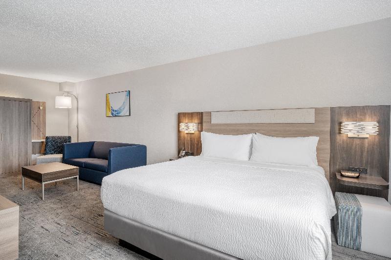 Holiday Inn Express & Suites Columbus Airport IHG image
