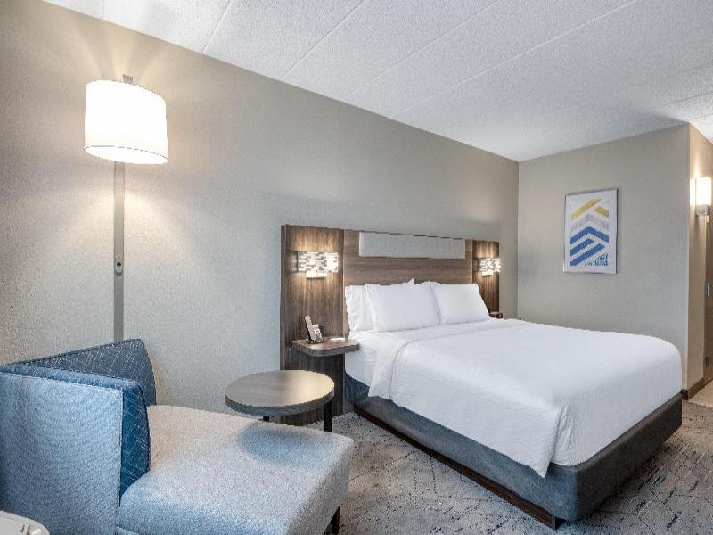 Holiday Inn Express & Suites Columbus Airport IHG image