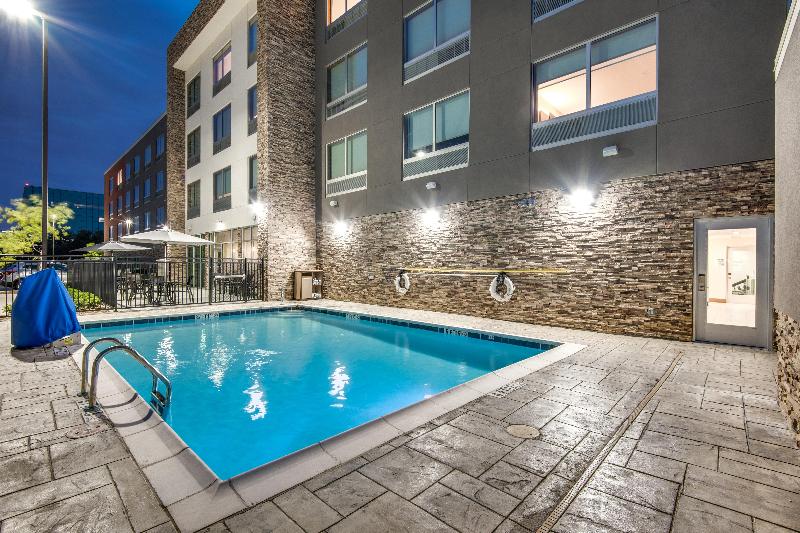Holiday Inn Express Suites Dallas North Addison