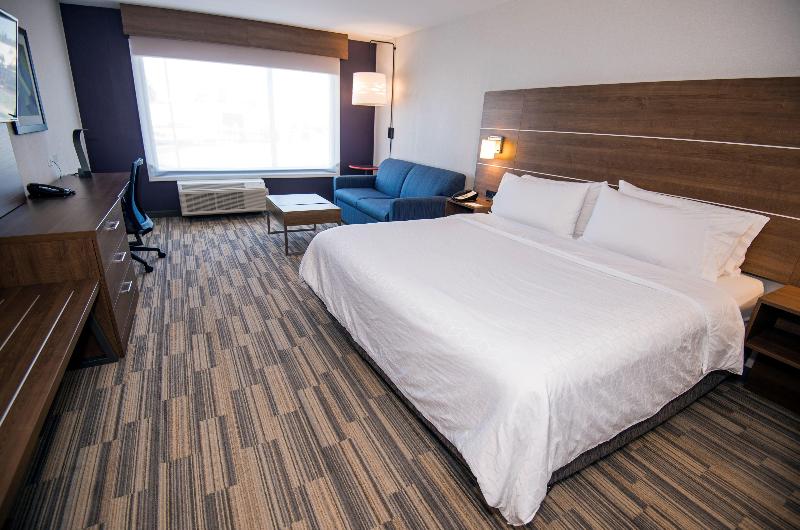 Holiday Inn Express North Red Deer photo 9
