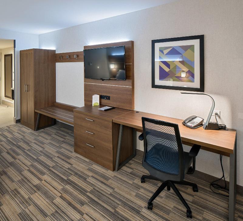 Holiday Inn Express North Red Deer photo 11