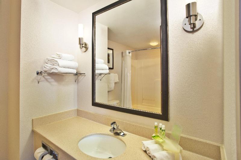 Holiday Inn Express Suites Harrington Dover Area photo 19
