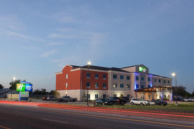Holiday Inn Express Suites Gatesville N Ft Hood image