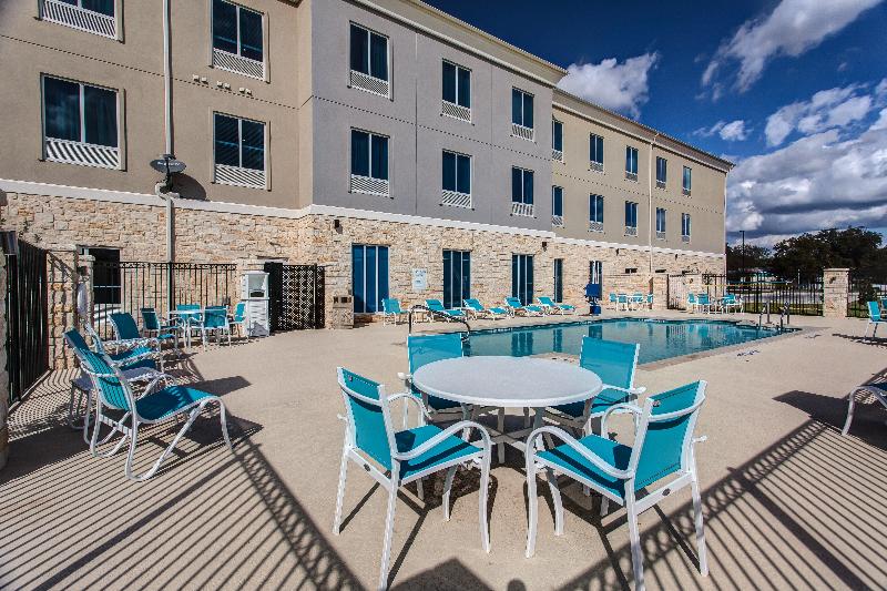 Holiday Inn Express Suites Gatesville N Ft Hood image