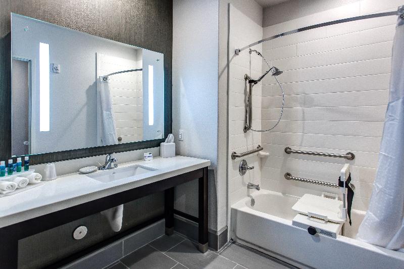 Holiday Inn Express Suites Gatesville N Ft Hood image