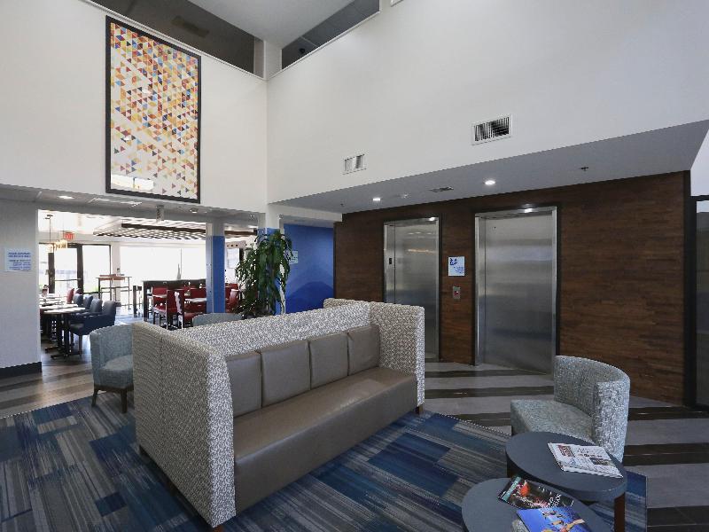 Holiday Inn Express & Suites Blythewood By IHG image