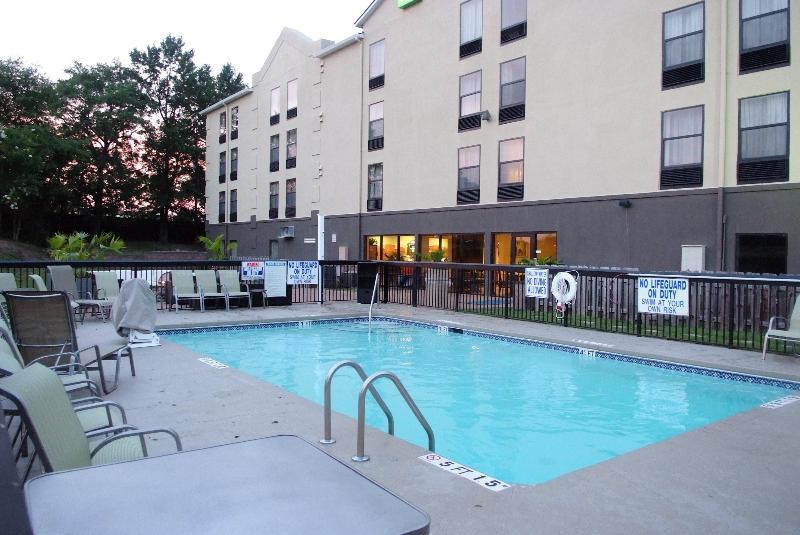 Holiday Inn Express & Suites Blythewood By IHG image