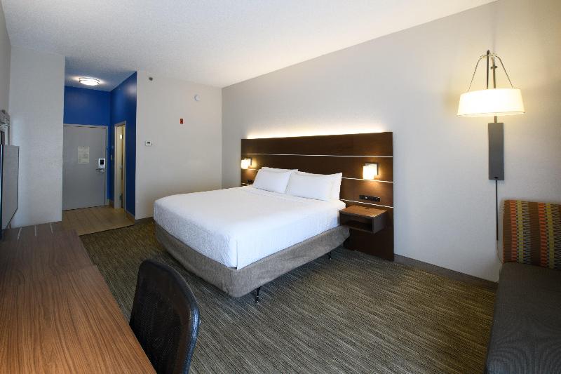 Holiday Inn Express & Suites Blythewood By IHG image