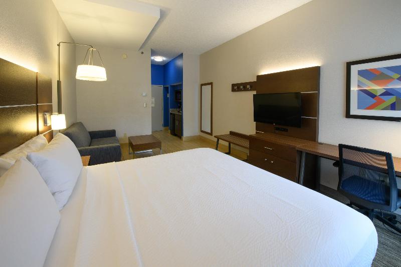 Holiday Inn Express & Suites Blythewood By IHG image
