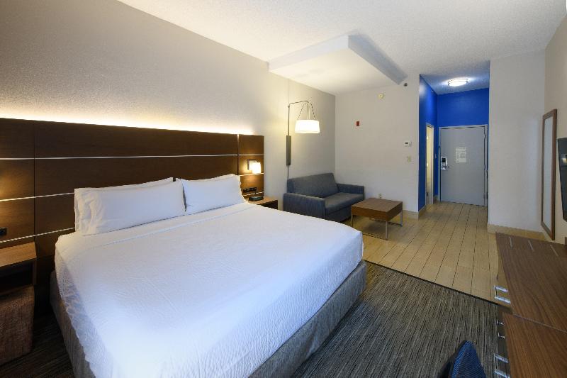 Holiday Inn Express & Suites Blythewood By IHG image