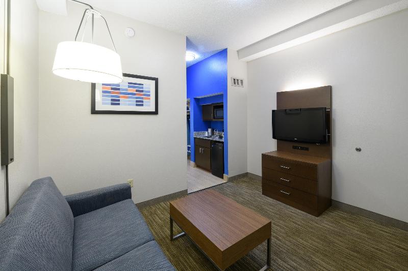 Holiday Inn Express & Suites Blythewood By IHG image