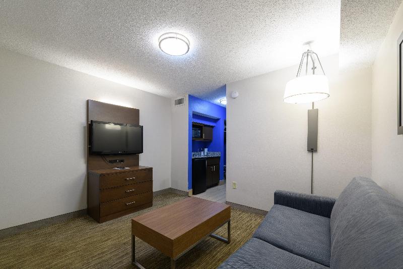 Holiday Inn Express & Suites Blythewood By IHG image
