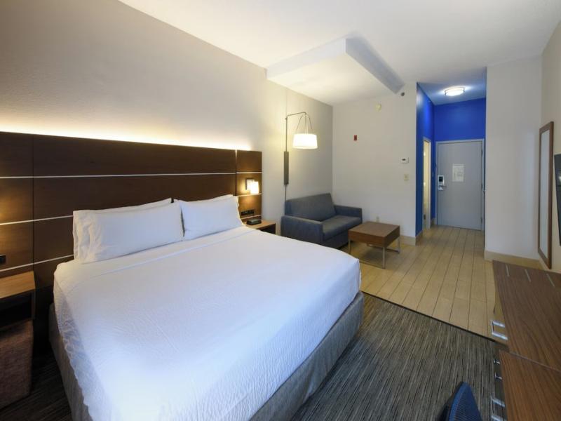 Holiday Inn Express & Suites Blythewood By IHG image