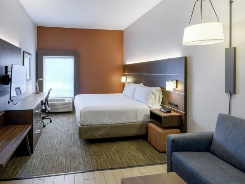 Holiday Inn Express & Suites Blythewood By IHG image